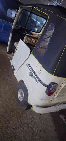 شباب 21 بيها لغد صبغ والكاعيات  كفاله مكينه وتراي زيرو مامفتوحه لوحه وسنويه انكليزي 5800 مكاني البياع الشرطه الخامسه قرب جامع الجميلي هاتف 📞 *********** الشراي يتصل
