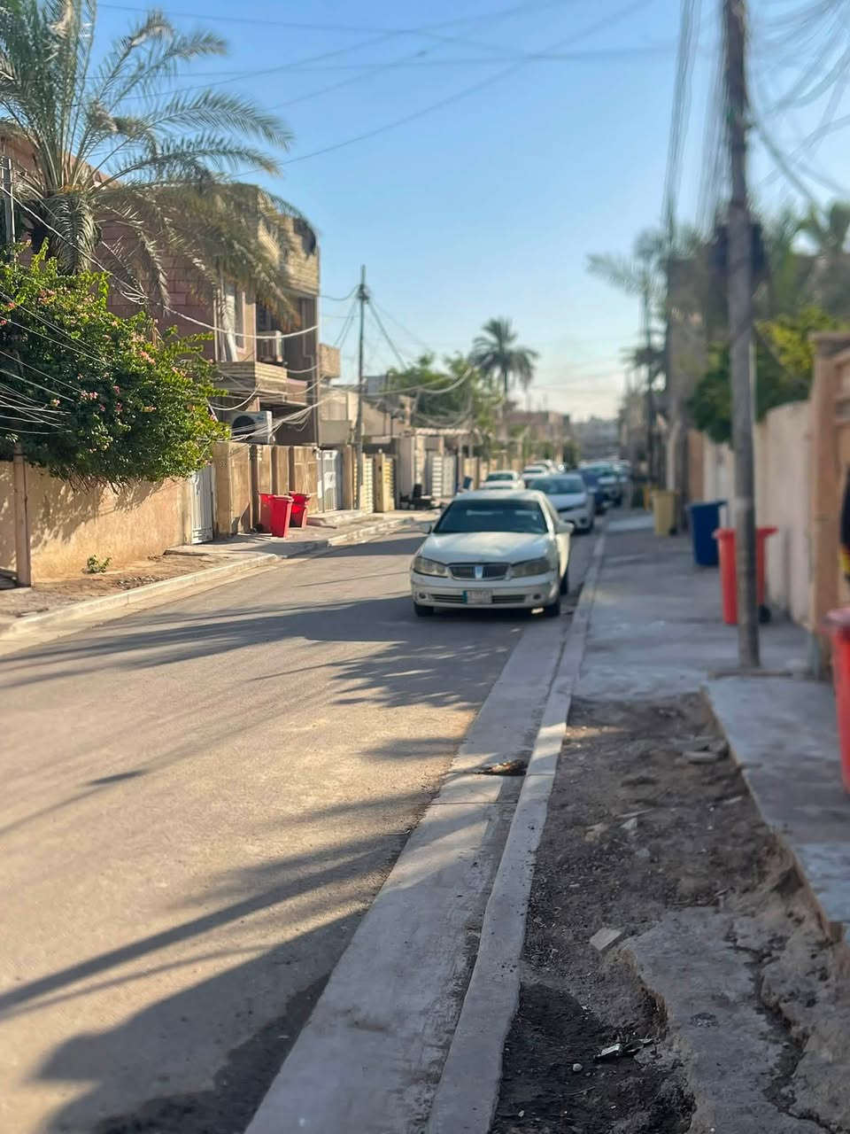 دار للبيع المساحه ١٩٧ متر ملك صرف الدوره حي الصحه الطابق الاول كراج وحديقه مطبخ واستقبال وصاله داخليه وغرفتين نوم الطاابق الثاني غرفتين ساندويج بنل مع بيتونه وسطحين سعره المتر مليون ونص للاتصال ***********

