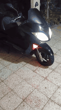 السلام عليكم..
دراجة فورزة  0.9 
الدراجة مكفولة مكينة بلاد ، شلعة ، معدل ، كهربائيات كلها شغالة ، أوراق كاملة كمركها مدفوع ..
لايت زنون ، ستان حساس ، نيكل ، تدفئة ، مسجل ، لايت جنطة ، تخم تاير جديد .
دراجة كامل الرقم ***********
خابر بيك خير ودلل
