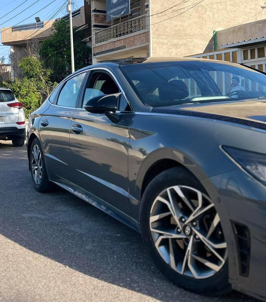 سلام عليكم
سوناتا مواصفات SEL
بنوراما
تشغيل عن بعد
بصمة تشغيل
شاشة كبيرة
عدادات ديجيتال
تدفئة كشنات
كرسي كهرباء
نقط عمياء
قياده ذاتيه
كأمره خلفيه
شاحن لاسلكي
رادرات تحديد المسار 
مكينه 2500 

السعر 150 وبيها مجال
***********
