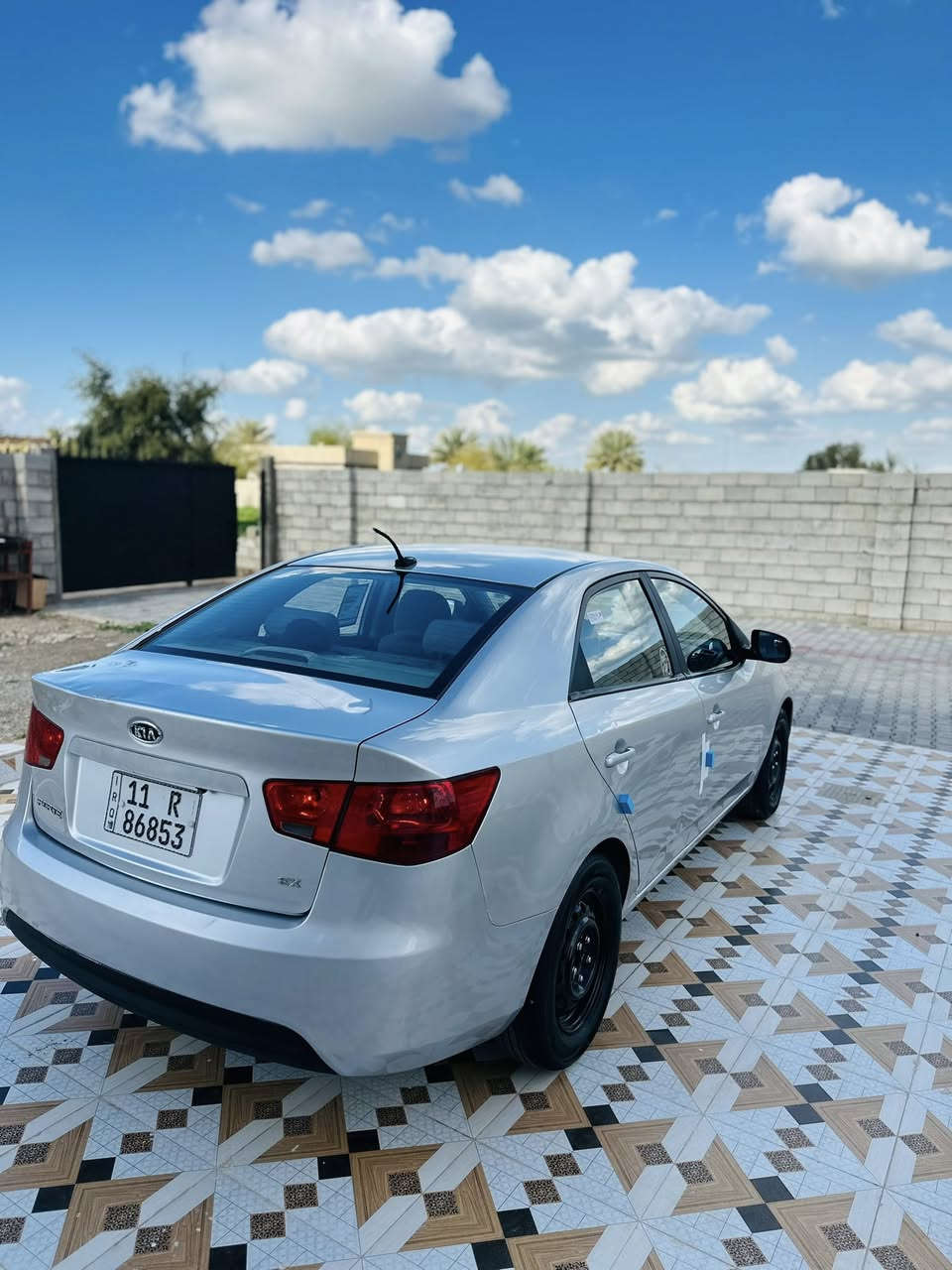 السلام عليكم للبيع سيراتو موديل 2010 محرك شرط كير واتماتيك شرط صدر امامي خلفي جديد تخم تاير جديد رقم بغداد مشروع وطني سنويه الغايه 2029 هزه جديد صبغ اقل الحزام بس ابيعك حزام بدون اي حادث شرط تبريد ثلج 🧊 السيارها جاهز السعر 80 وبيه مجال يرهم مروس حسب القناعه مكاني تكريت ***********
