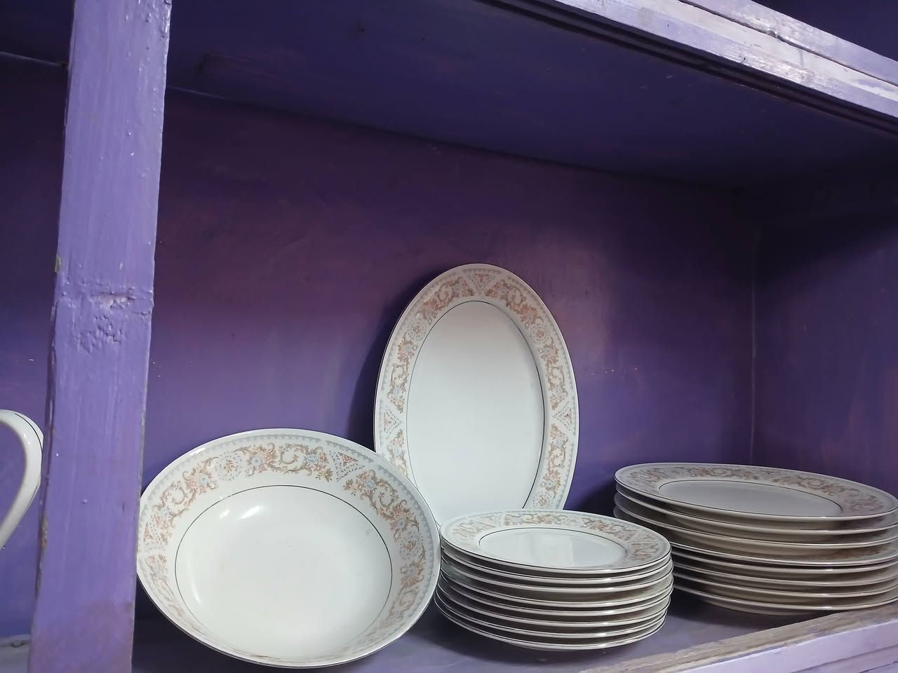 سيت صيني للبيع
قوري +٨اكواب شاي مع الاطباق +شكردان +دلة حليب +صحن كيك ٨ قطع + صحن كبير ٨ قطع +صحن عميق كبير ١ +بلم 

مع سيت دولكة وكلاصات فخار .

موصل


**إذا كنت صاحب هذا الإعلان وتريد حذفه لأي سبب، رجاءا أرسل رسالة إلى الدعم الفني**