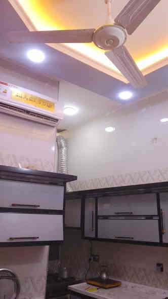 الدار للبيع في حي الأمين الاول شارع التنانير مقابل مدرسة الصادق الامين الابتدائية 

١٠٠م واجه ٨م ونزال ١٣م مرقم بلدية الديوانية ومقدم معاملة تطويب سند٢٥طابو زراعي 

طابقين الاول مطبخ حار بارد وصاله وبراني وغرفه وصحيات داخليه وخارجيه والطابق الثاني غرفتين سويت وصاله وسطحين 

*********** 

خدمات كاملة

السعر ٧٥ وبي مجال

مع الاثاث ٨٠
