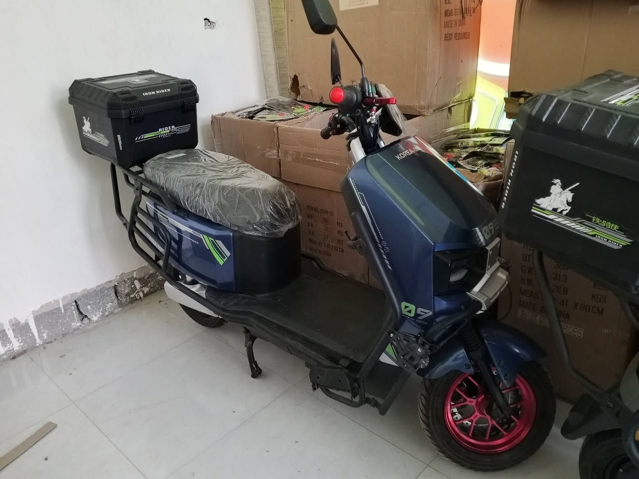 سلام عليكم ورحمة الله وبركاته مواطير شحن دبدوب جديد للبيع 
حجم ملف 2500W
عدد بطاريات 6
الاستفسار على الرقم *********** يتوفر واتساب
