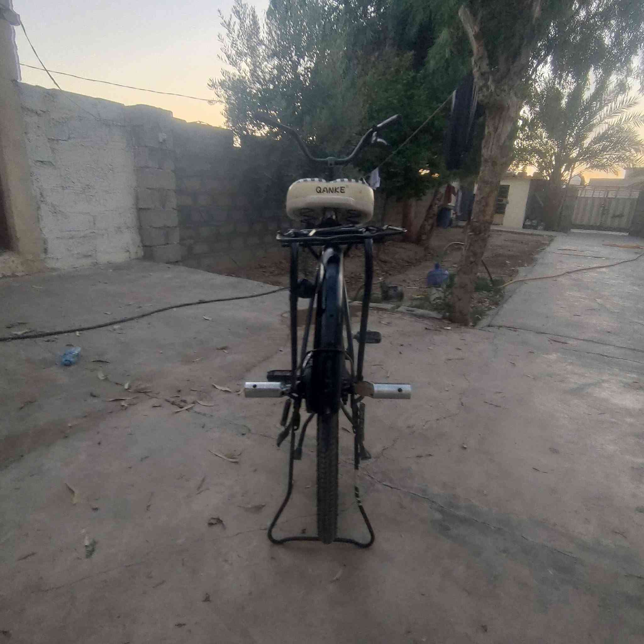 سلام عليكم بايسكل نضيف مستعجل على بيعته السعر 60وبي مجال مكاني ديالى بعقوبه الرقم  الهاتف ***********
