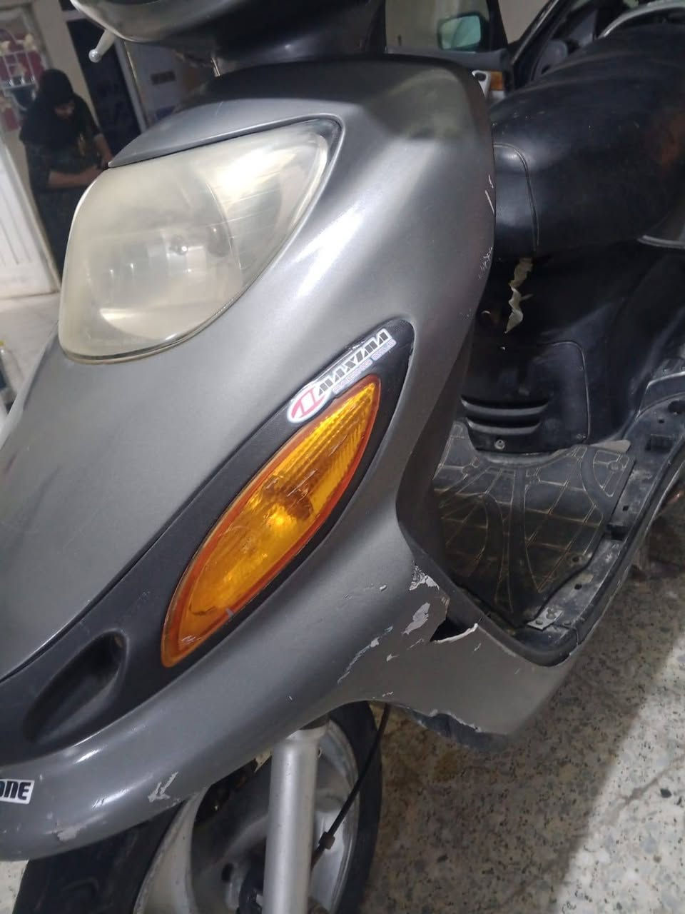 سلام عليكم مطور للبيع يماهه ياباني مطور شغال كله عوزه بس برغي مال صالنصه سعره ٢٥٠ وبي مجال لعنوان رمادي لملعب دور المخابرات رقم *********** واتساب او رصيد
