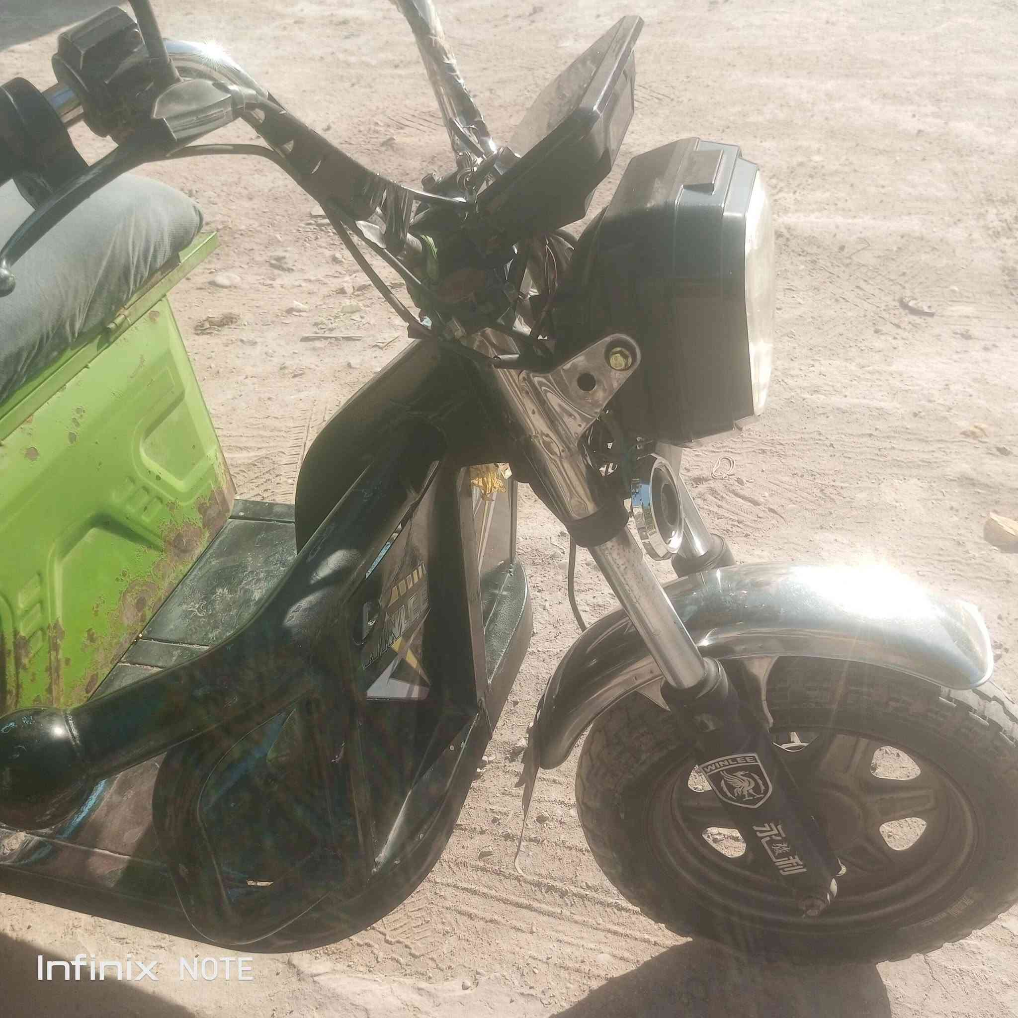 ستوته شحن الحجم وسط،
باتريات خمسه 
باتريات ثنين جدد تلاثه مسدخدمات 
كهربايات شغاله  تريده مال شعر بنات 
تريده بدون ميز وغراض شعر بنات 
البيع بسعر مناسب جاهزه  من كلشي 
سعر ستوته وحده ب 600
كامله مليون ويدلل شراي متوزي على بيعه


**إذا كنت صاحب هذا الإعلان وتريد حذفه لأي سبب، رجاءا أرسل رسالة إلى الدعم الفني**