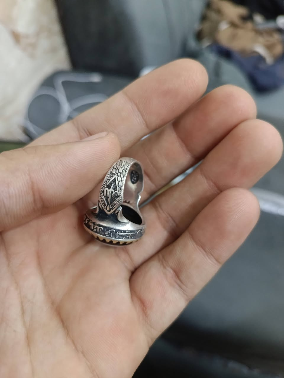 السلام عليكم عندي محبس فضة والشذرة يماني اريد ب٣٥٠ قفل


**إذا كنت صاحب هذا الإعلان وتريد حذفه لأي سبب، رجاءا أرسل رسالة إلى الدعم الفني**