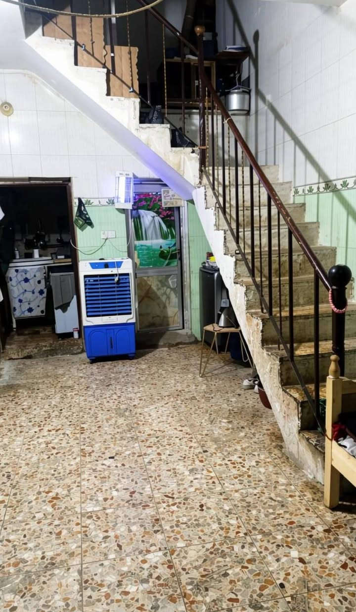 السلام عليكم 
عندي بيت بحي العامل 70متر طابو صرف خلف مول الباقي امامة حديقه و مدرسه و كامل خدمات من تبليط و مجاري خدمات كامله سعره 80وبي مجال
***********
***********
