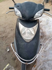 دراجه للبيع نضيفه كابريتر اصلي جديد وتخم تاير جديد لايت زنون عالي وناص...