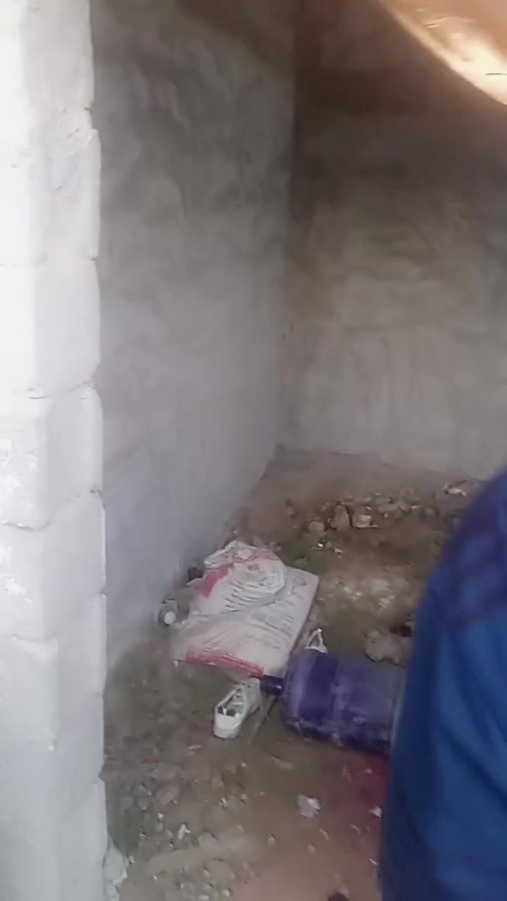 السلام عليكم
بيت تجاوز للبيع 
مصقط شارع ابو مهند 
خلف التارتان
تفاصيل اكثر اتصال على
*********** صاحب البيت
