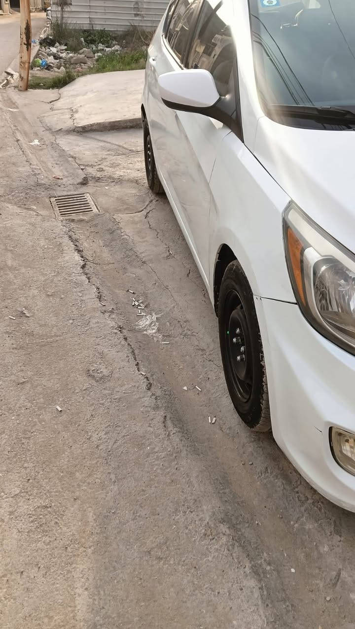 سلام عليكم عندي سياره اكسنت وارد امريكي لبيع هاشباك سياره حلوه ونظيفه جاملغ شويه وبنيد طخه موجود  سونارها رقمها بغداد سياره كامله من كلشي ومافيها اي نقص سعرها 85ورقه وبيها مجال غير متواجد فقط على هذه رقم ***********
