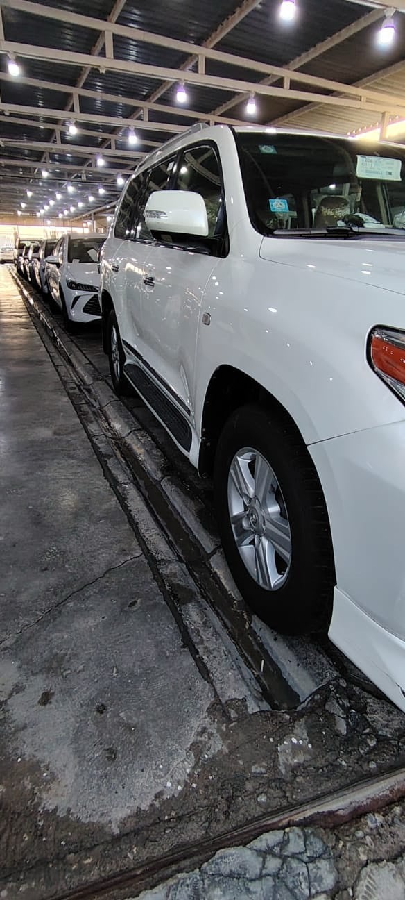 لاند كروزر ٢٠٠١١ ستينيه سعودي كفاله عامه عدا الدعاميات تحديث  كشنات بقلاوه جلد كامره بصمه تخم تاير حداديه جديده ماشيه ٣٠٠ الف مكينه ٦ مكفوله السعر ٣٣٠ وبيها مجال العنوان واسط تشغيل عن بعد بدون امراوس موبايل ***********