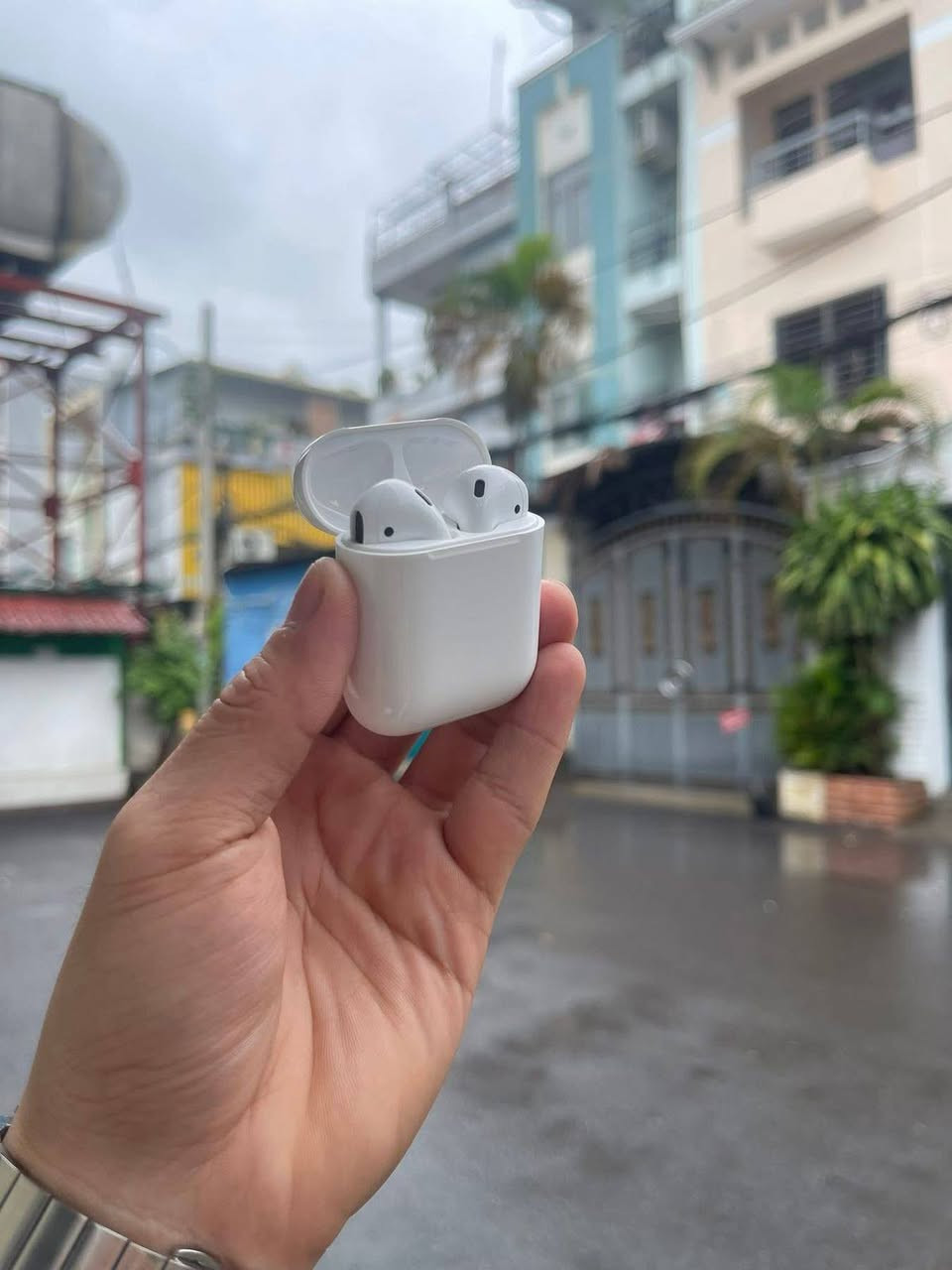 شباب اذا تريد باله امريكي ابل  Air pods
عندي جيل اول نظافتها 99/ اصلية امريكيه وبلادية كلشي ما مفتوح بيه ٫ صوت كلش قوي عزل 
مايكات كلش قويه كان تلفون شرط الفحص قبل دفع اذا ما اصلي ارفض طلب 
للحجز و الاستفسار تواصل واتساب ***********
