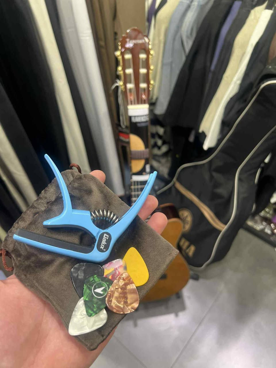 السعر ٢٠٠العنوان دوره رقم ***********
