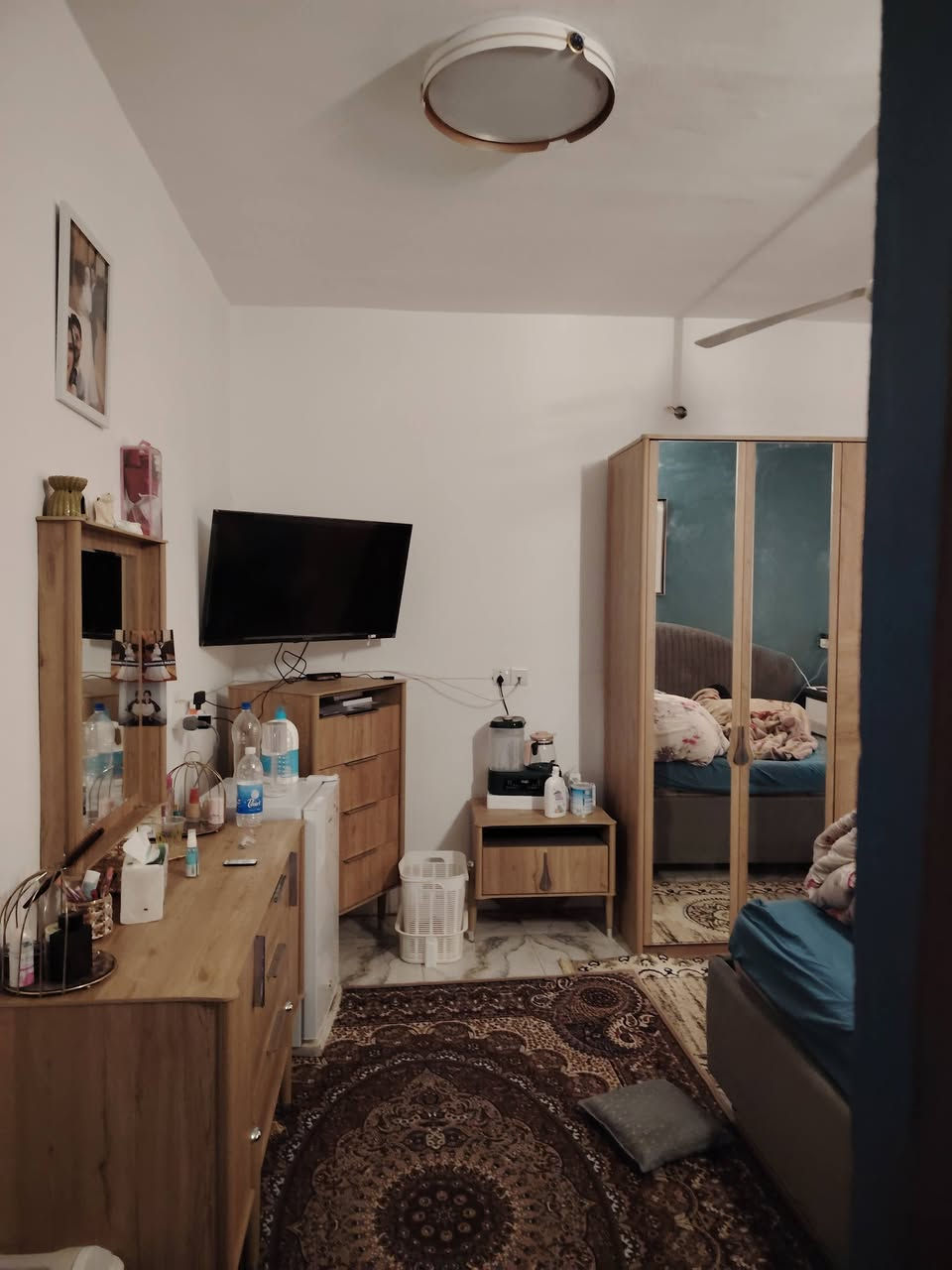 ياالله السلام عليكم بيت للبيع منطقة السراي
المساحة 180 متر طابقين يحتوي على 4 غرف نوم
وهول ومطبخ واستقبال وصحيات داخلية وخارجية وكراج
للاستفسار الاتصال على ***********
***********
