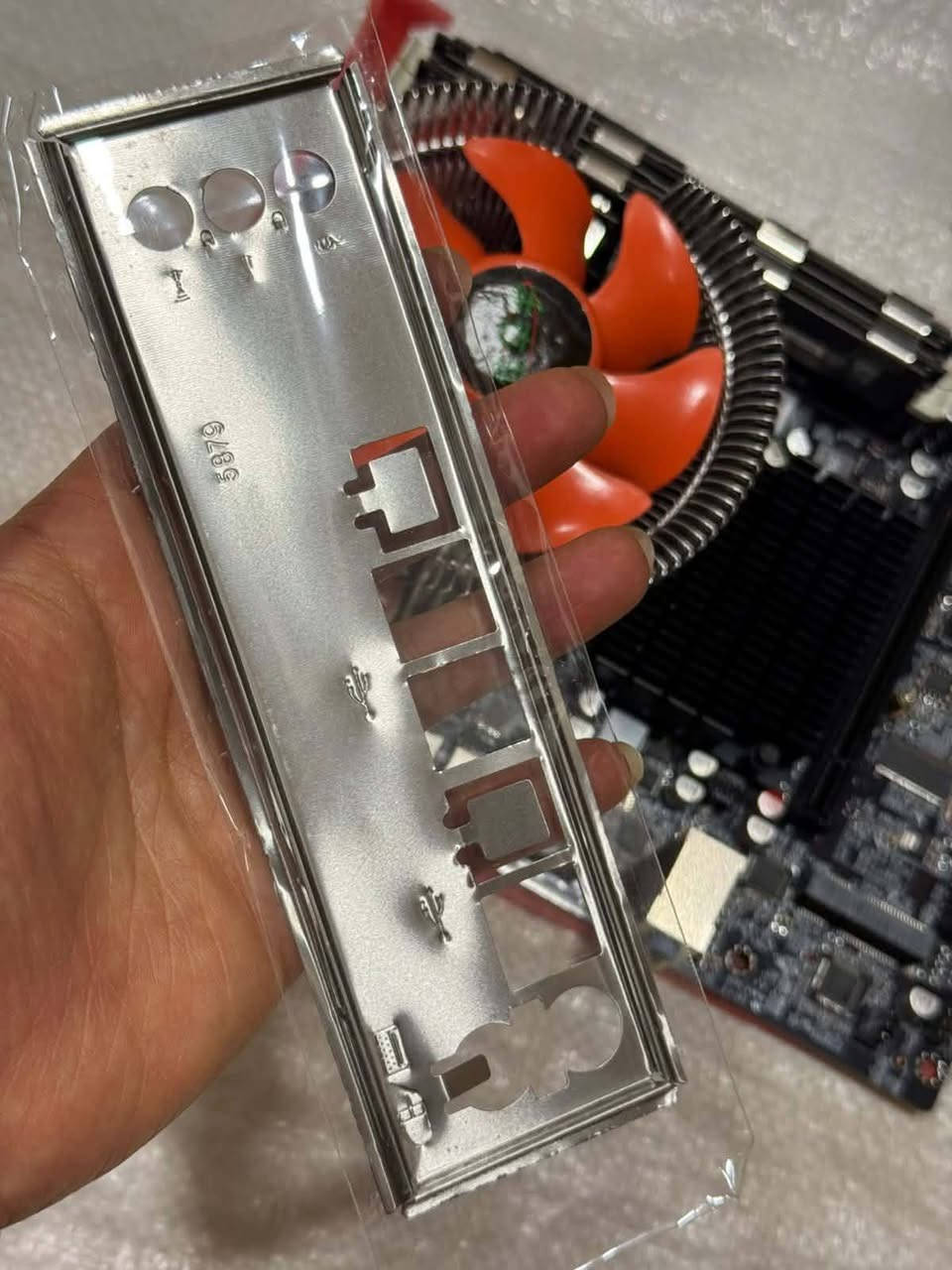 مذبورد كامله معا مبرد وروامات ومعالج
المعالج xeon E5645 
الرامات8g 4×2 ddr3
مبرد هوائي
يجي وياه الحديدة الخلفية
وكذالك ايضا كيبل ساتا
بعده جديد غير مستعمل
السعر40الف معا التوصيل
اللاستفسار: *********** واتساب
او ادخلي خاص ماسنجر
