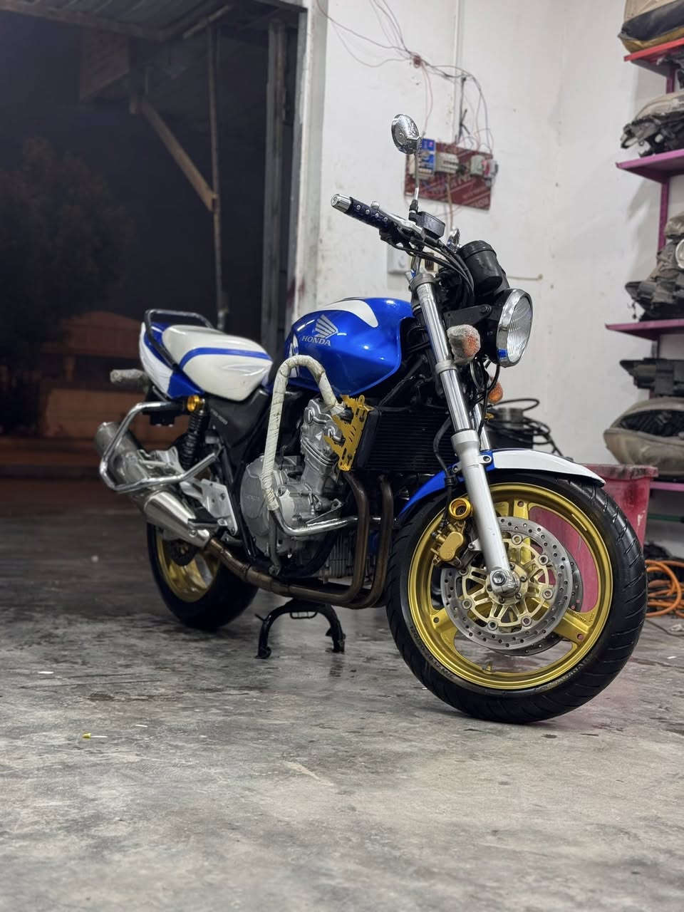 سلام عليكم دراجه cb400 نوزل موديل 2009 نزله من معرض تميم التميمي دراجه مكفوله كفاله عامه برغي 🔩مامتفتوح بيها دراجه متصرف عليه لو الف شرط اذا مو 180 ترجع مكان الأنبار رمادي سعر 27 بيها مجال
شراي يتصل ***********
