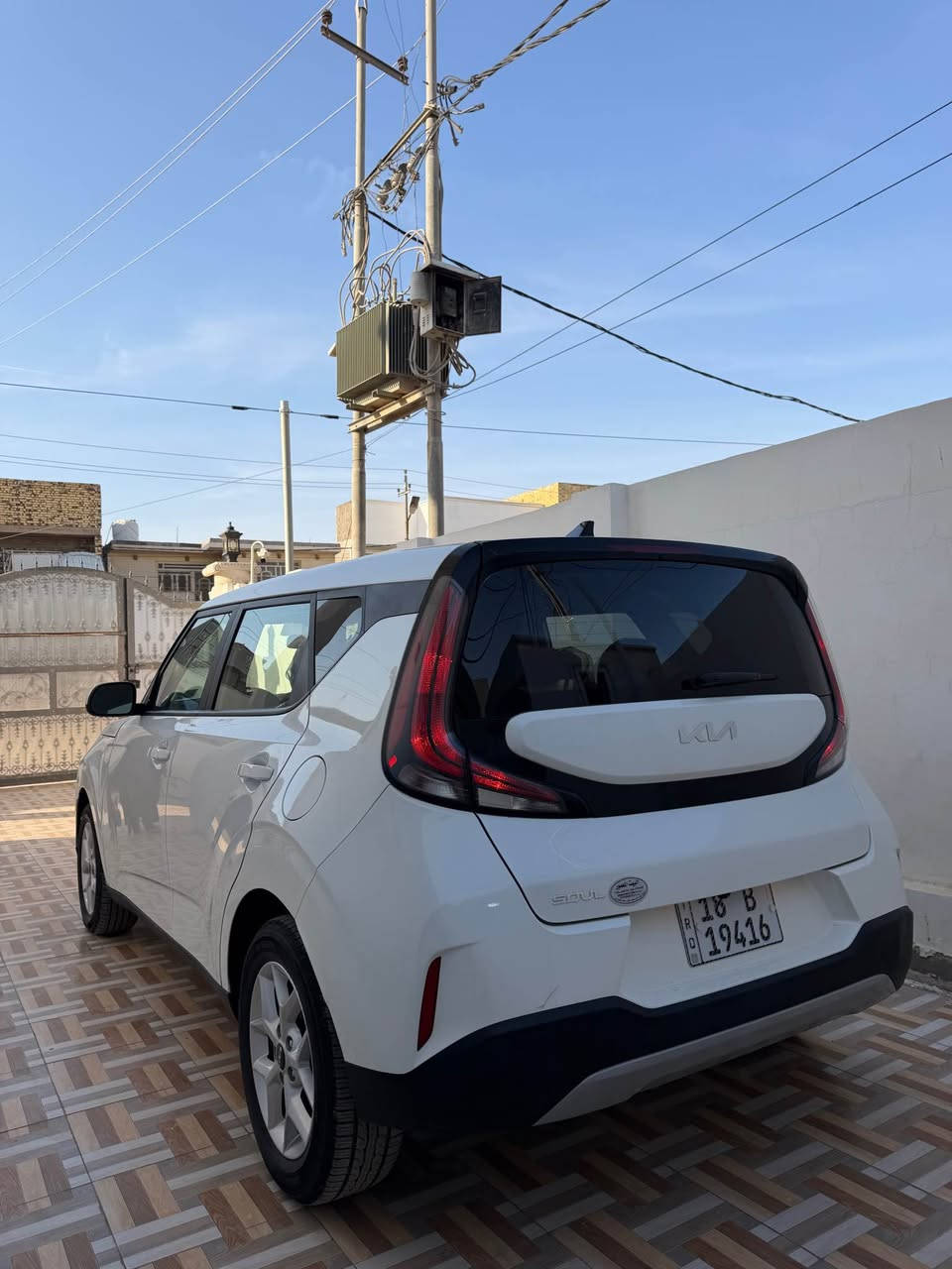 كيا صول موديل 23 
ماشيه 36 جديده جدا 
مكينة 2000 دوش 
السعر 158 وبيها مجال 
حادثها  جاملغ وبنيد 
مواصفات 
كامرا 
شاشة لمس كاربلاي 
رادار امامي 
رادار خلفي 
رادارات جانبية بالمرايات الجانبية 
توقف تلقائي
تحديد مسار 
كروز سرعه 
اطفاء ذاتي بالازدحامات 
تحكم ستيرن حميع الاتجاهات 
ويل كب 
مكانه حله. 
هـ*********** حلة, بابل
