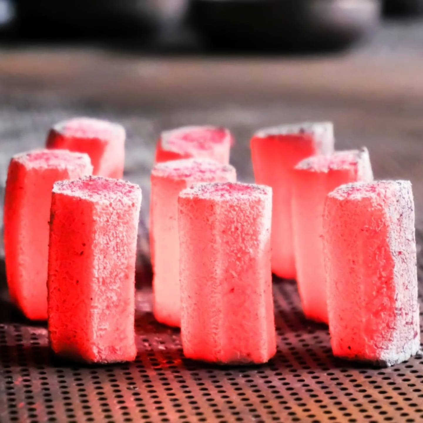 كل نوعيات فحم متوفره بسعر مناسب فحم طبيعي100% سعر جمله 19ونص 200كارتونه متوفره مفرد25    . ***********
