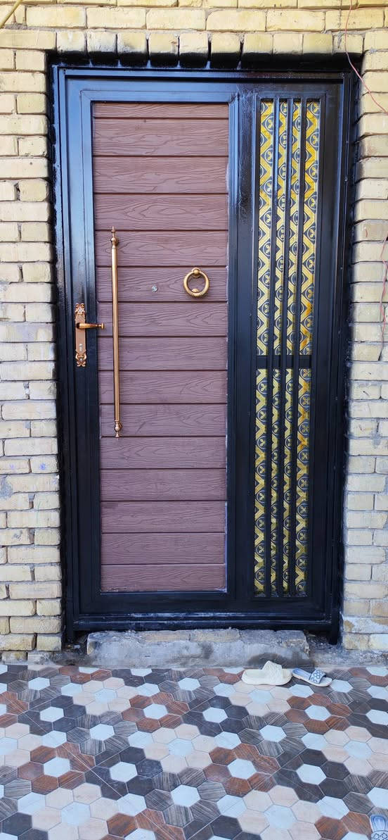 صبغ وتنظيف الشبابيك والابواب والجدران *********** للاتصال شغل درجه اولى بأسعار مناسبة #ميسان #العماره
