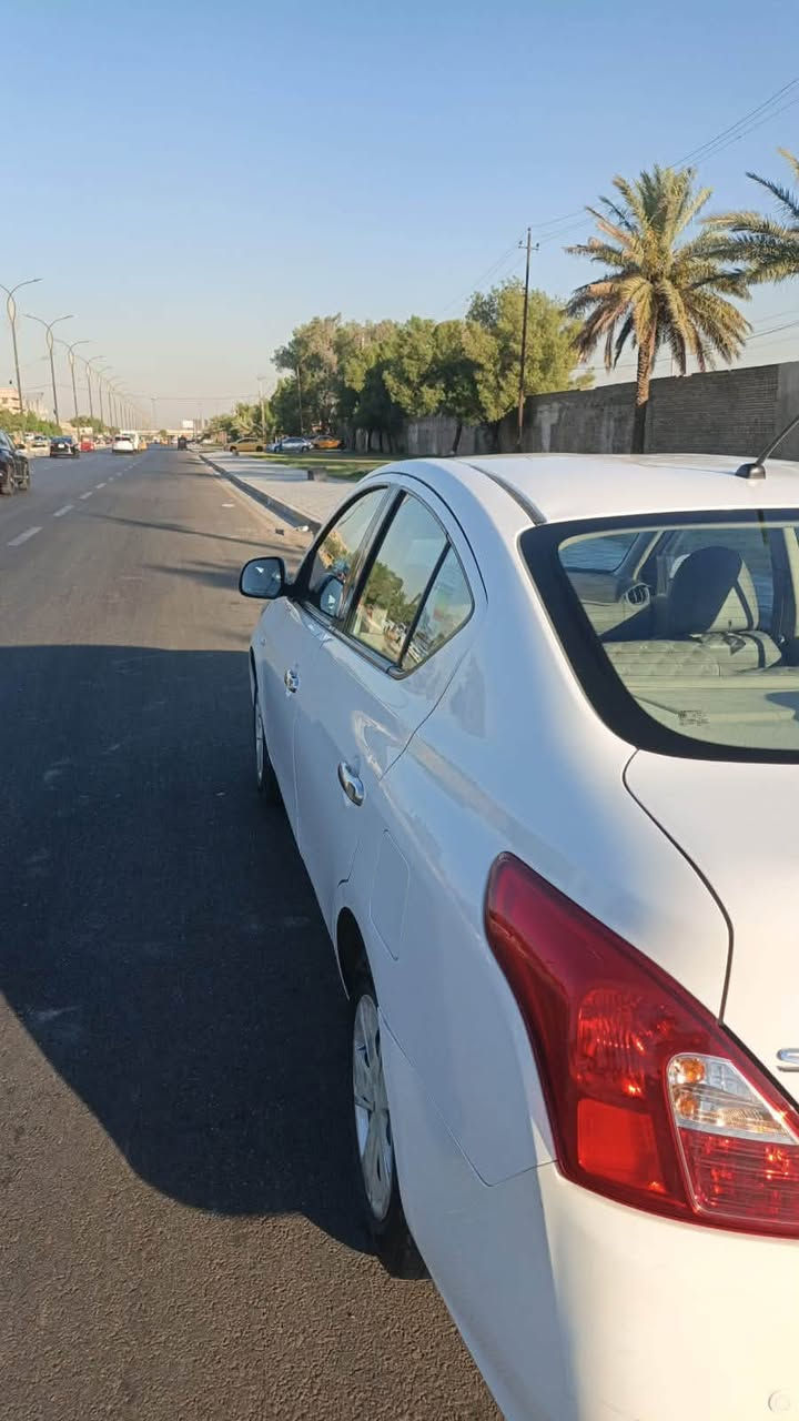 السلام عليكم 
نيسان سني ٢٠٢٠ 
السياره جديده استخدام قليل كلش 
مكينه كير تبريد كله شركه بلادي مملعوب بي 
صدر خير من الله تخم تاير كوري جديد  دوشمه جلد كاعيه جلد تحكم ستيرن اواكس يو اس بي 
السياره مامتعوبه ماشيه ٧٦ وقابله للزياده 
مواصفات النيسان معروفه بليته زركه  
بيه صبغ باب عكس السايق شخط مو ضربه قويه وبارد بلباب الخلفي الباقي كفاله 
السعر ١٠٠ وبيه مجال مكاني الزعفرانيه 
***********

