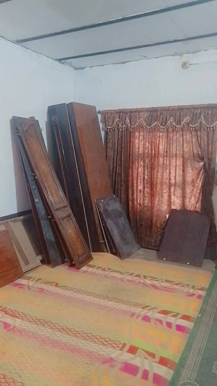 سلام عليكم

▪️دار زراعي للبيع 

▪️مكان سوق الشيوخ حي العسكري شارع الامام علي 

▪️المساحة 200 م 

▪️لبنيان 100 و100 ساحة 

▪️يتكون من غرفة ومطبخ وصالة وصحيات ومحل 

▪️السعر 22 وبيه مجال 

▪️الاستفسار واتساب او الاتصال على رقم تالي 

▪️***********6
▪️سيد حسن الموسوي 

▪️مكتب الاحرار شارع البصرة يم جزرة مبايلات القديمة
