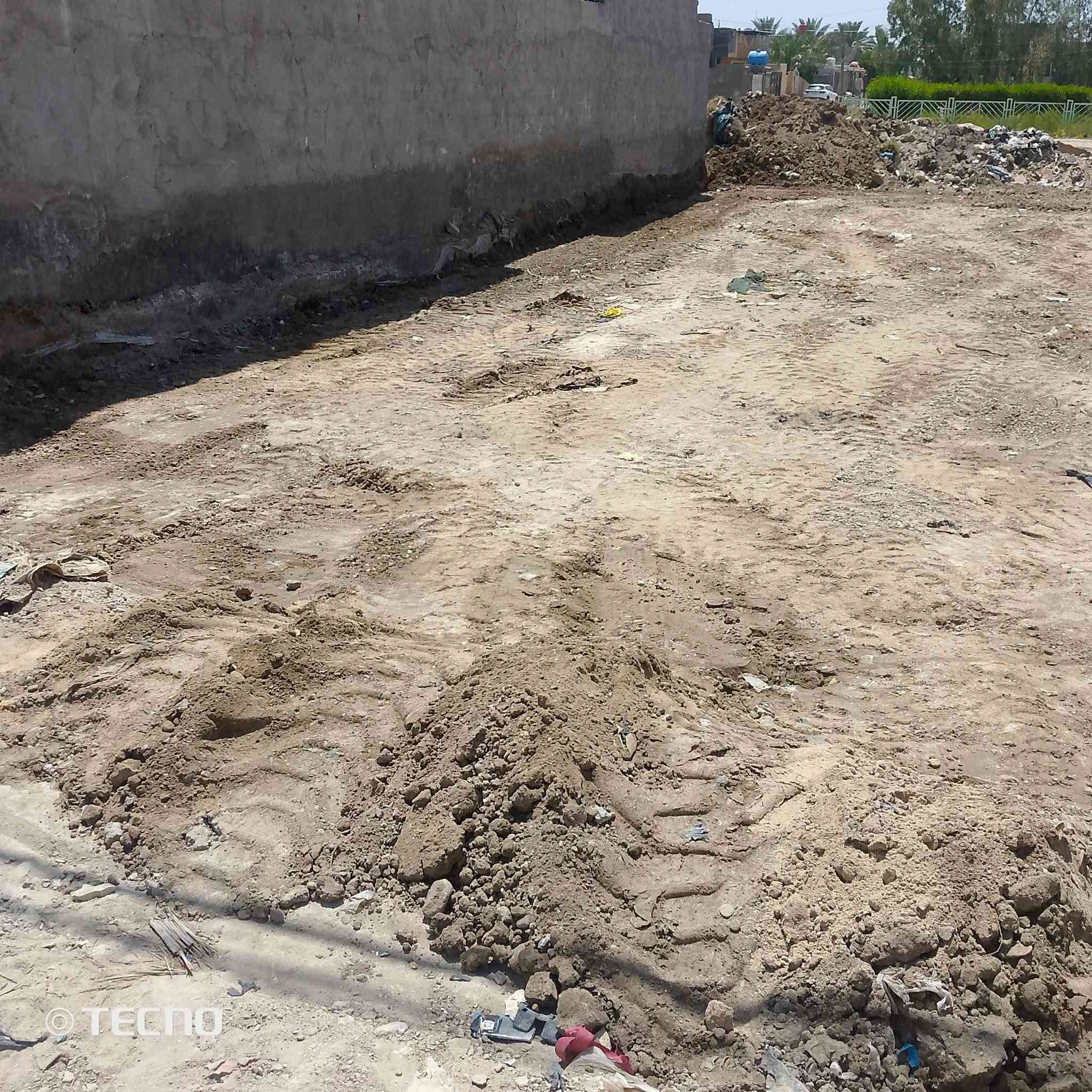 ارض طابو صرف للبيع المكان حي الحسناوي قريبه جدا من المدارس الصينية في بدايه حي الحسناوي المساحه 250متر وتوجد فيها اجازه بناء جاهزه لاستلام سلفه الاسكان للاستفسار الاتصال على الرقم ***********
