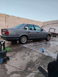 للبيع BMW مسكر عدل موديل 1991 اصل بسمي رقم انكليزي بغداد السياره حلوه ...