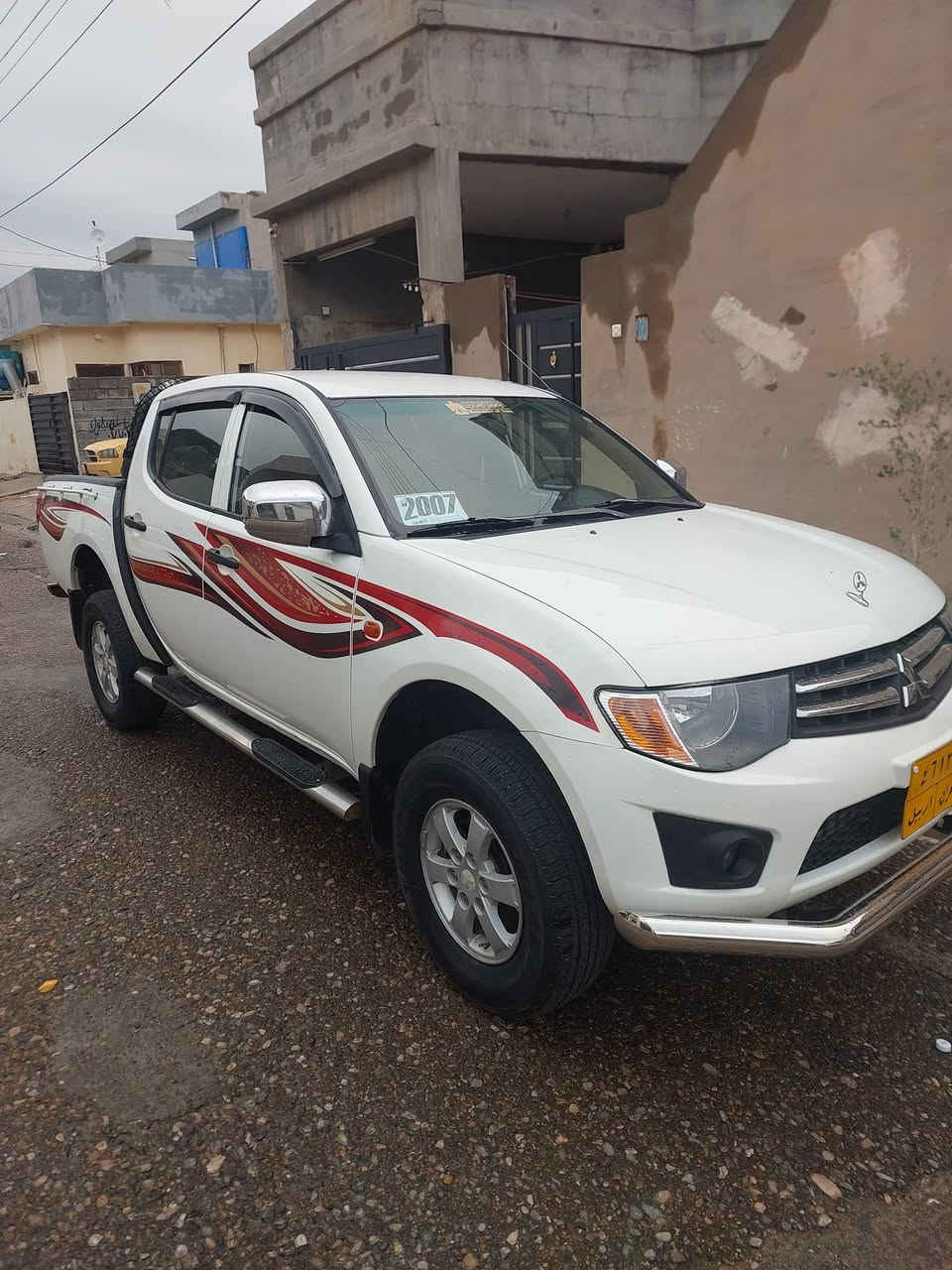 للبيع فور ويل موديل ٢٠٠٧ سياره مكفوله بدون صبغ بيه مكانين بارد اصغار محرك كاز تبريد تدفئة شغال صدر أمامي والخلفي جديده تايرات طخم جديد باتري جديد ما بيه مصرف ابدسعر ١٠٥ بيه مجال مكان سياره كركوك ***********
