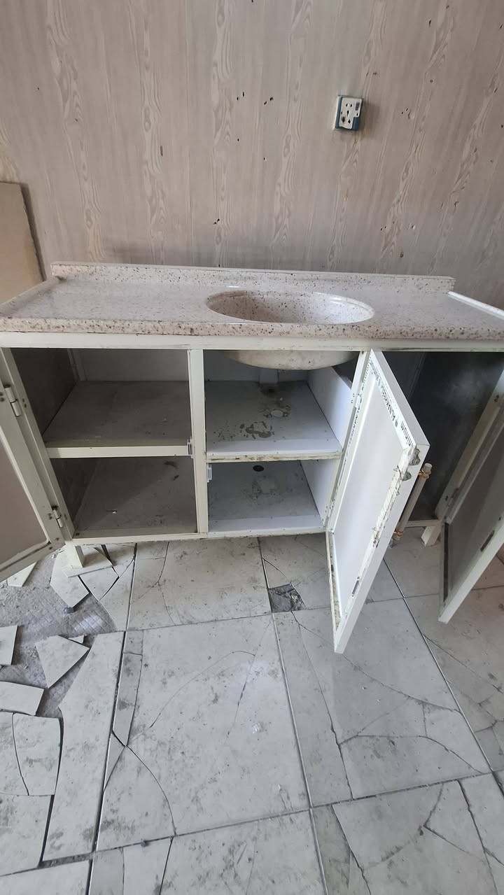 للبيع سنك متره ونص مرمر اخو الجديد السعر ١٧٥الف 
اتصال أو واتساب 
***********
***********
