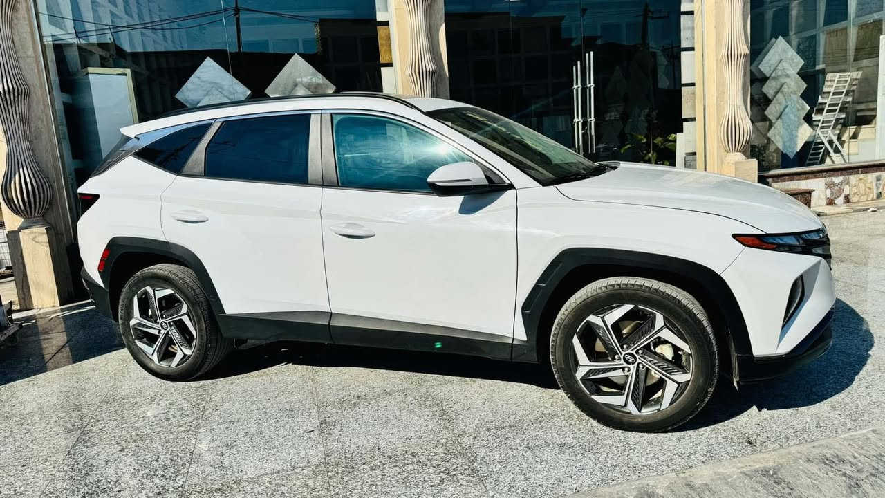 سلام عليكم للبيع فقط توسان دخول جديد موديل 2023 وارد أمريكي فول موصفات  ايرباك استيرن +البرده اليسره فتحه شاشه ديجيتال إشاير ترحيب كشن السائق كهرباء تحديد مسار نقطه عمياء أشارة بالمري رادار امامي وخلفي تبريد قطعتين داخل لونين كشنات جلد ويل كب حادثه صبغ نصف البنيد ماشيه32 السعر 190 وبيه مجال رقم بغداد بسمي العنوان بغداد البلديات الاتصال على الرقم ***********
