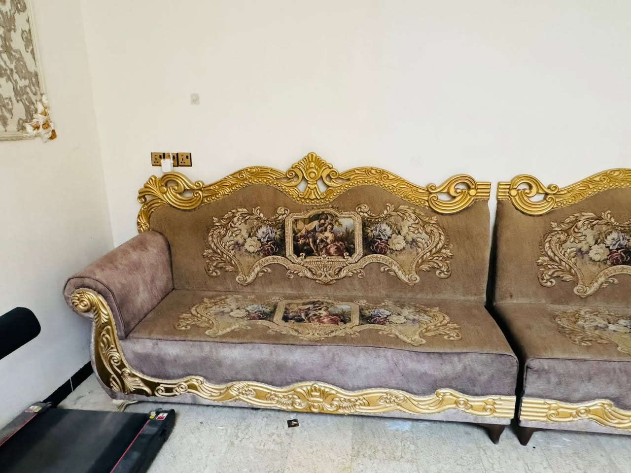 السلام عليكم مجمدات عدد اثنين نضاف كلش وديوان طوله 7 متر للبيع  متواجد ماسنجر وارقامي اسفل المنشور ***********
***********
