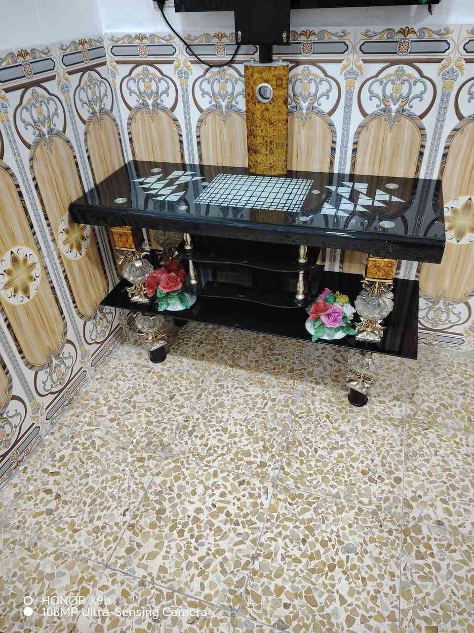 سلام عليكم ميز بلازمه ٥٠ وديوان ٨ونص متر سعر ١٢٥ بكاني شهداء البياع ***********
