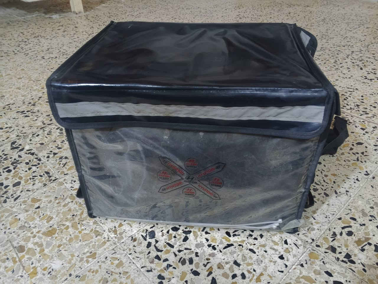 صندوق وخوثه وجفوف للبيع والله جديد صار شهرين من خثتهن جدد والله ***********
