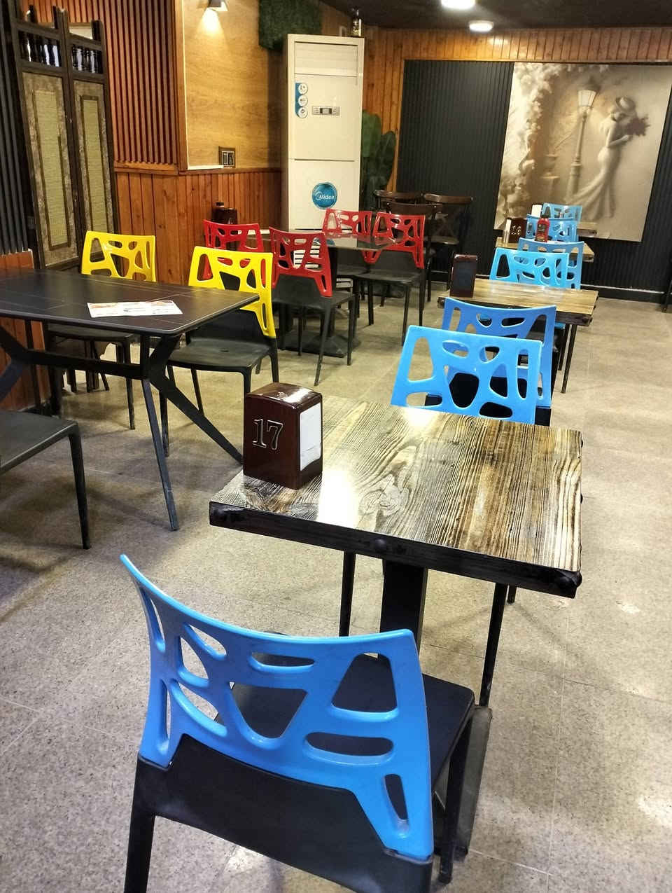 السلام عليكم 

كراسي  مستعملات للبيع العدد 50 نضيفات كلش قبل شهر اخذتهن عضم عاج الموقع بغداد شارع فلسطين للاستفسار

***********
