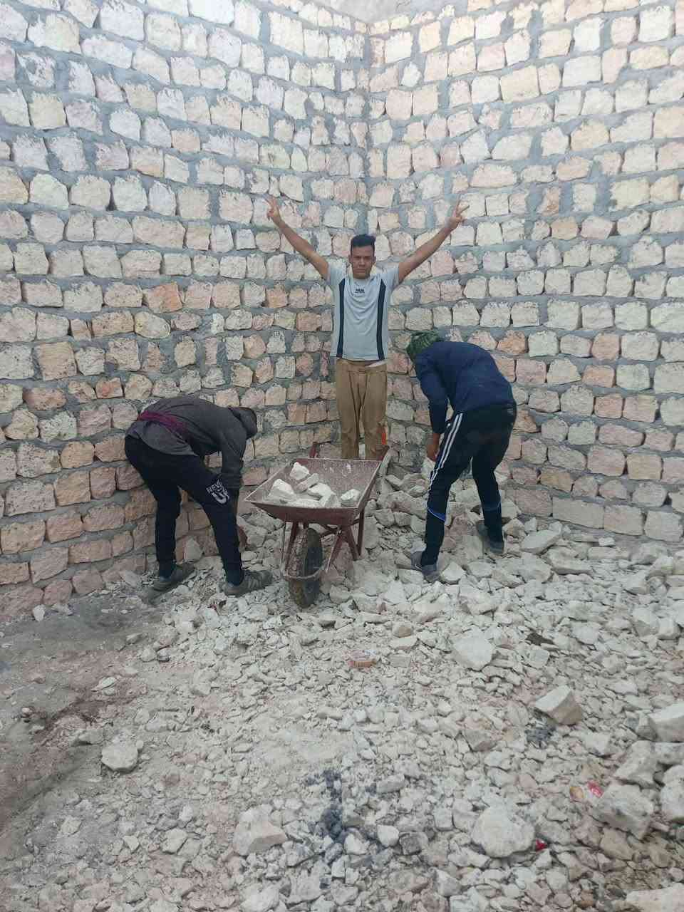 سلام عليكم  / يوجد كادر عمل جاهز/ تصعيد مواد/ تنضيف بيوت/ تفليش/ تكشيط/ تنضيف حدائق/ دفن نهري  / شقلنه ليل ونهار   /ومعداتنه جاهز/ ماعليك بس تصال على رقم  /***********
