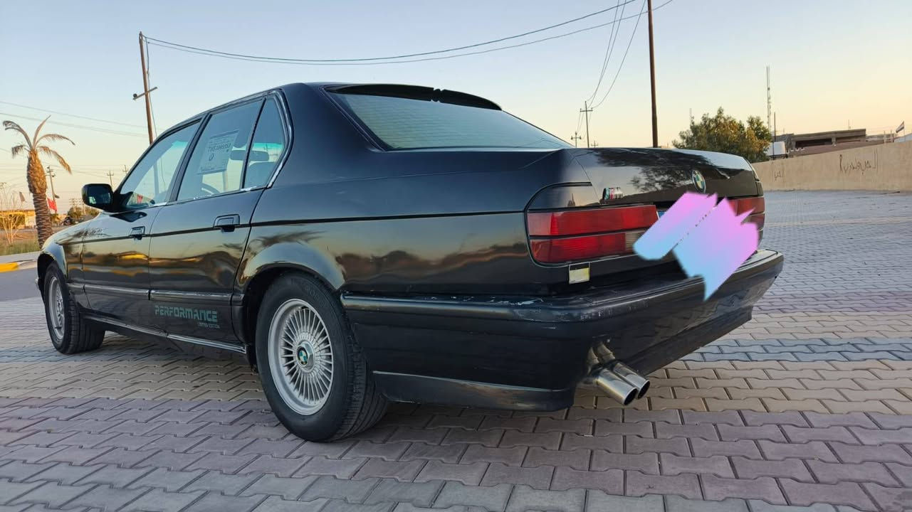 السلام عليكم BMW 735 موديل 91رقم بغداد ألماني 
مكينه مفتوح 6سلندر تبريد تخم تاير حداديه جديده العنوان واسط 
السعر 40بيه مجال
*********** الحال, واسط
