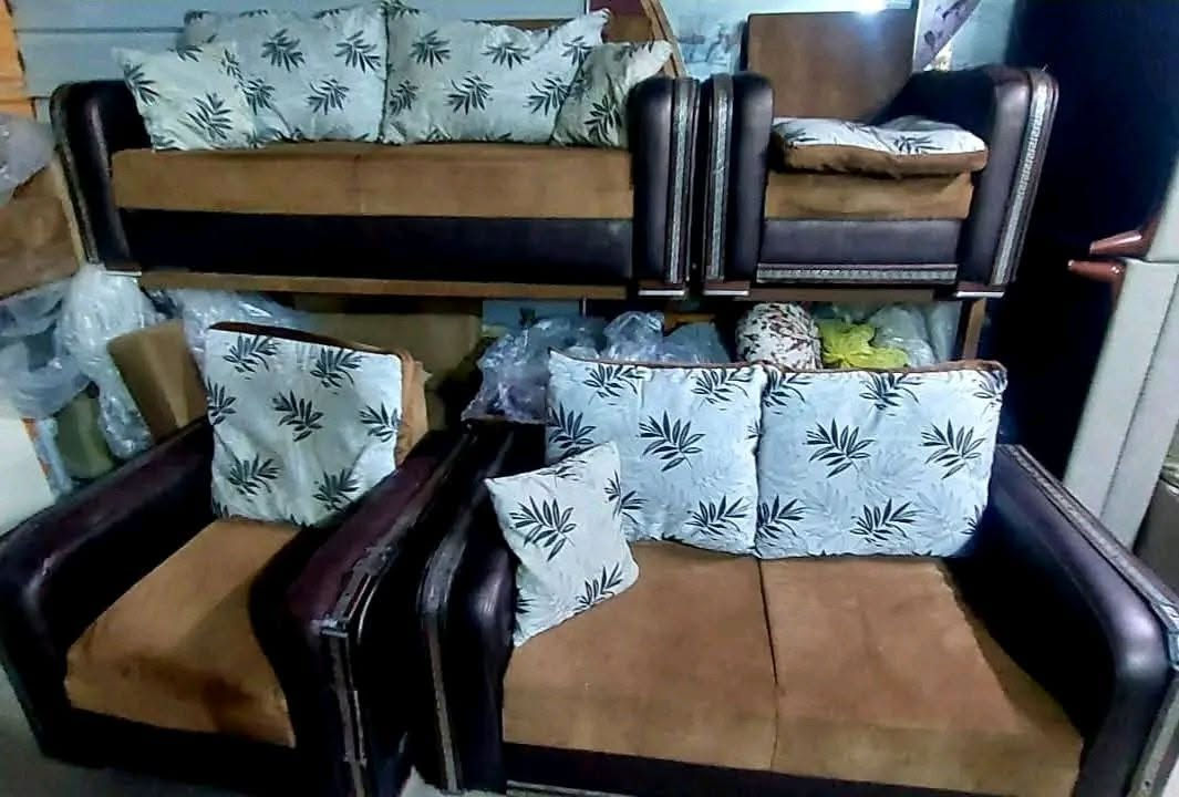 تخم تركي ٧مقاعد اخو الجديد ب٢٢٥ الف ديوانيه شارع الخصيمه سايدين الفرع مقابل زها مول قصابيه السجاد داخل الفرع بالضبط رقم ***********
