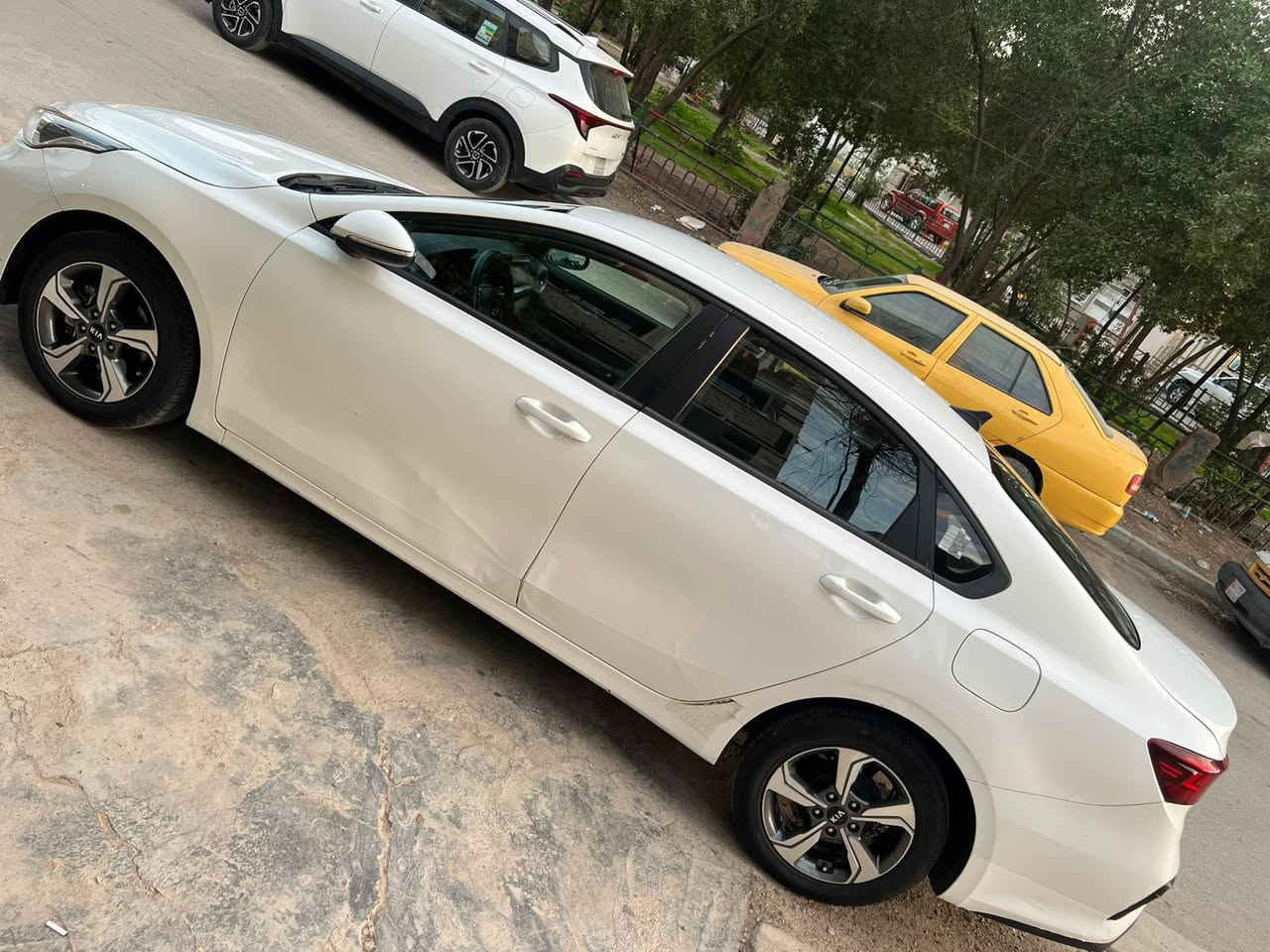 السلام عليكم

كيا سيراتو 2019 
موصفات عادية المجموعة الدولية
 
على ايدي من الشركة ماخذها زيرو 

مري شفط 
 تحكم ستيرن 
قطعتين تبريد 
مكينة 1600 دوش تنفس طبيعي
 
بيها 3 قطع بارد اثر طخات بسيطه مال شارع 
الجاملغ الخلف السائق 
الباب الخلف السائق 
باب السائق
 
وبيها بنيد ابو كيه رجع على السياره و ضربه فبدلته
 
ايرباك و دواخل و كير مكينه باتري تخم تاير تبريد كلشي ١٠٠٪؜ ربع دينار متصرف عليها جاهزه من كلشي مال جناي

ماشيه 263,000km

مكانها بغداد. مكلف بالنشر الشراي يتصل
سنوية بأسمي تحويل ثاني يوم 
وبيها هزة جديدة 
رقم الهاتف :***********
