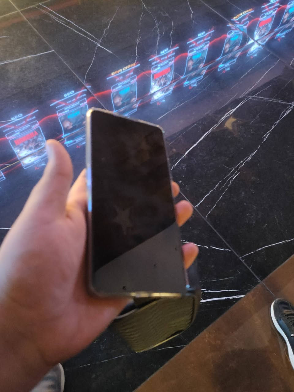 Honor x8d مستخدم  يومين سيمكارد بعدني مخال بي بالكارتونه بغداد الجادرية رقمي ***********بالسعر 325  وبي مجال عنوان

