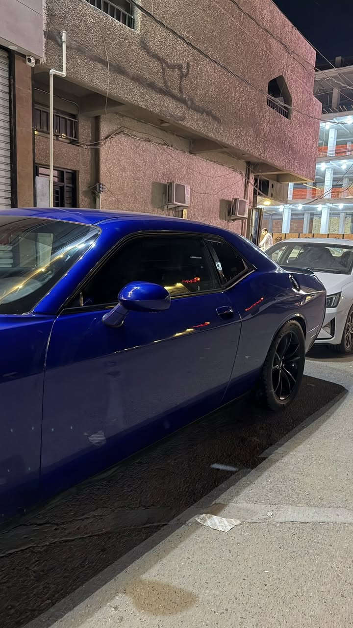 السلام عليكم شباب سنه سعيدة عليكم 
اليدور شي نضيف ولون وفول  من انضف الجالنجرات بموديلها 
جالنجر موديل 2018 بلاك توب فول مواصفات عدى الفتحه
1 جلد 
2 تدفئه تبريد مقاعد مع كشن كهرباء وستيرن تدفئه 
3 سستم صوت الباين برميوم حتى سماعات بالتكم الخلفية بيها صوت رهيب
4 رادار جانبي مع نقطه عميه 
5 حساسات خلفيه
6 ستيرن كهرباء 
 سيارة كفالة كير مكينه صدر تخم تاير شرط مصرف دينار مابيها رقم بغداد الجديد باسمي  
حادثها جاملغ وراس البنيد بحيث البنيد نفسه ممبدل 
بدون ايرباك السيارة 
شبابنا اليهتم بالسيارة يتصل والي متعجبه يسمعنا كلمه حلوه
مكان السيارة السيدية او المنصور
***********
السعر ١٨٣ وبيها مجال
