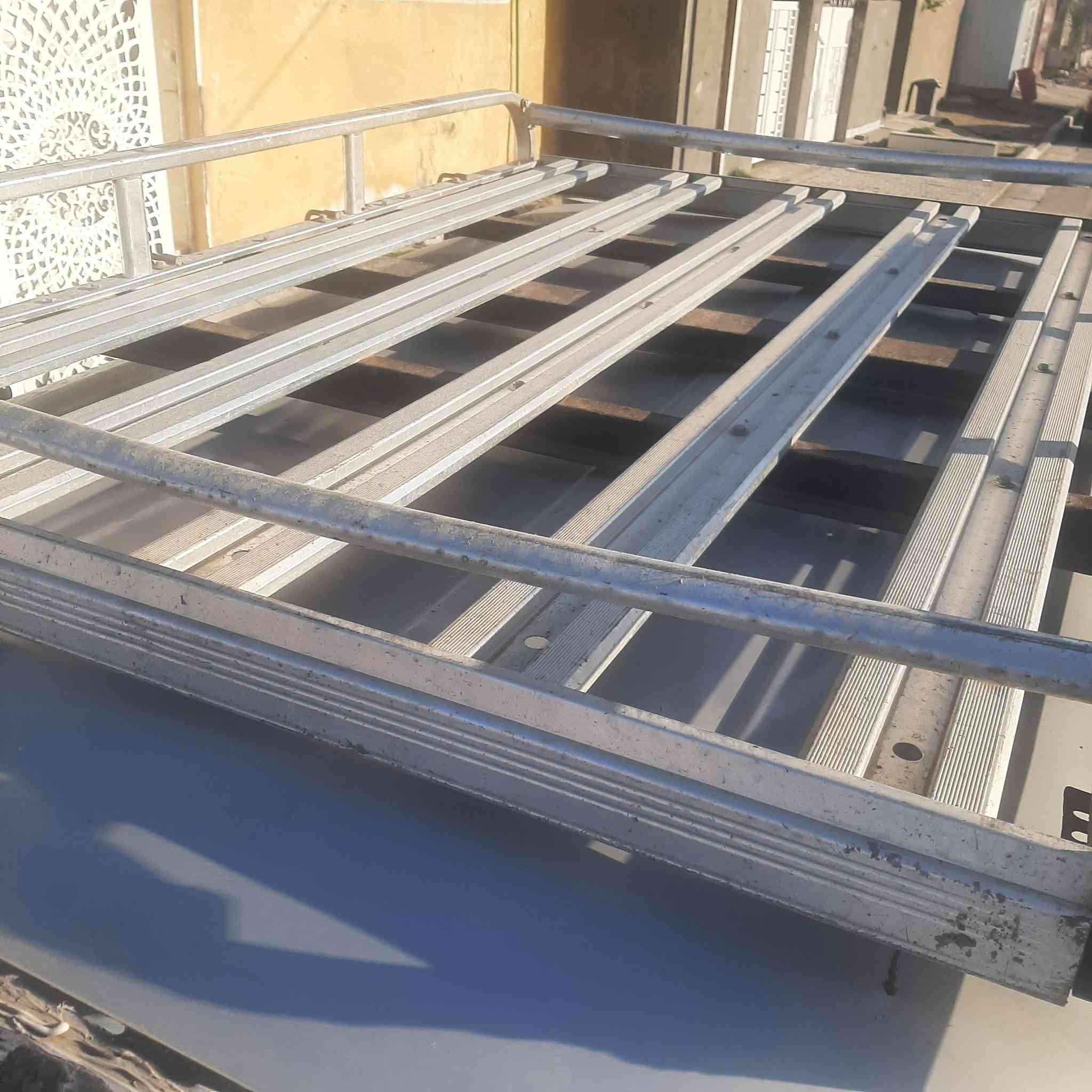 سلام عليكم للبيع سيباية سفاري اصلية مو عمل المنيوم اصلي ترهم على الباترول السافاري. كالوبر. ناتيفيا السعر 150مجال قليل مكان الحسينية ***********
