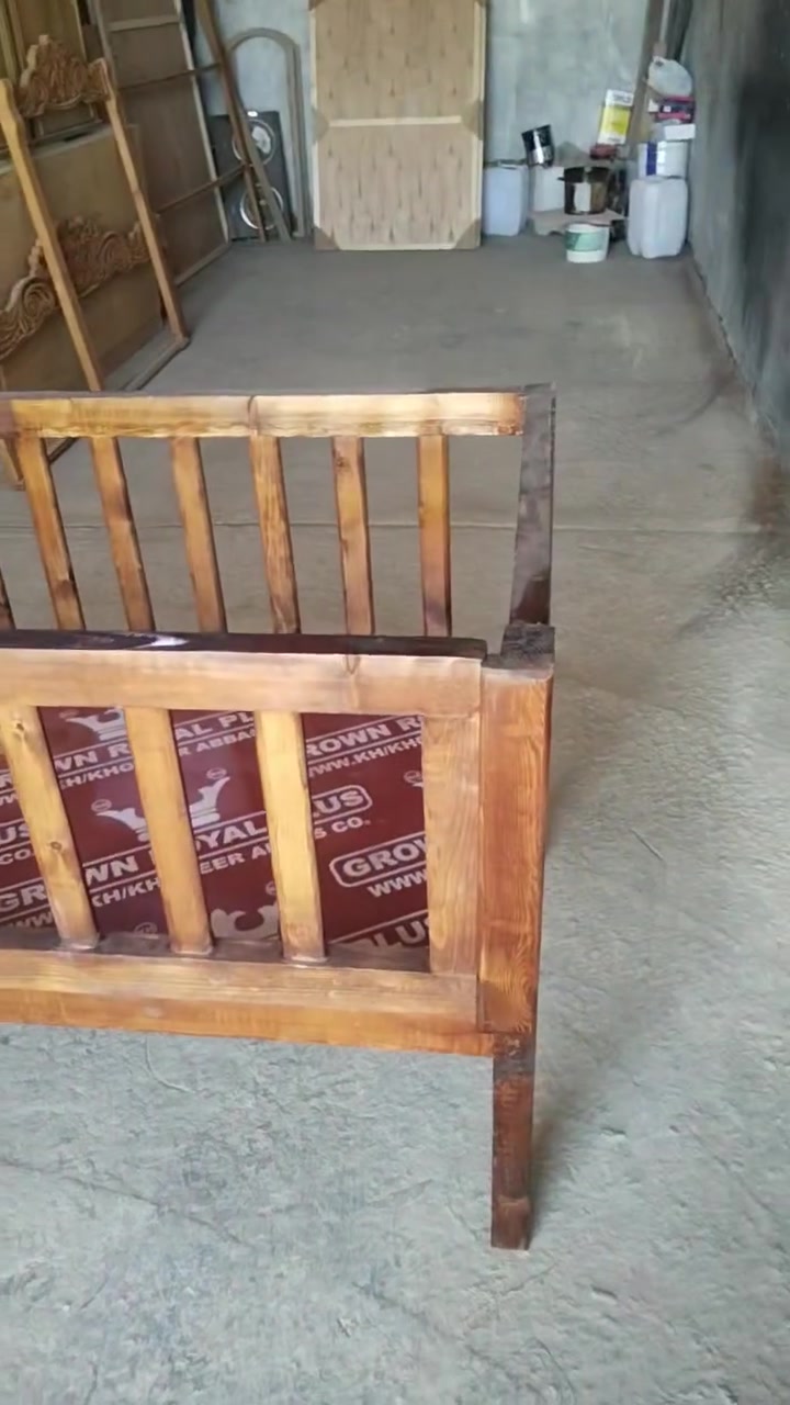 سرير اطفال باب سلايت مقاس 75*140اللون جوزى أو صاجى السعر 120الف.   ***********

