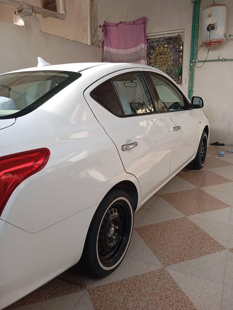 السلام عليكم نيسان صني موديل 23 هندي بليته زركه ترقيم جديد سنويه لل31 ماشيه 37الف سياره جديده وضع الشركه بيه 2قطع صبق بدون دواخل بدون ضربه بالخليج السياره كسر كارتون كفاله من الضربه والمكينه والكير والحداده وتبريد ثلج سياره مرتبه كلش بلوجكترات زنون ابيض بوش هورنات اريل قرش سياره جديده المكان البصره السعر 117بيه مجال قليل للشراي رقم *********** ملاحظه السياره شادله تخم تاير جديد خط ابيض البصرة, العراق
