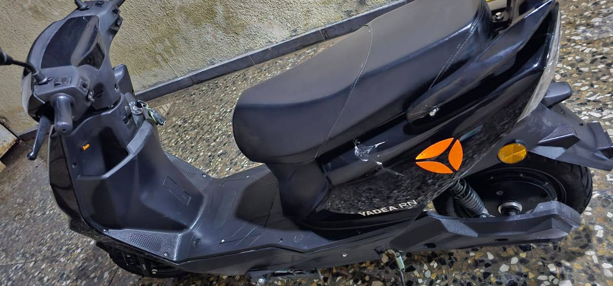 السلام عليكم دراجه شحن RN
مواصفات

1.. استاند تعليك و جانبي

2..بطاريات العدد ٦ كبير من النوع كرافين  في حاله جيده

3... مساحه من التخزين كبيره 

4... لايت عالي ناصي زنون

5...  شاشه ذكيه تقره العطلات و السرعه و الKm

6.. السرعه الحقيقي 48

7.. هورن
8.. رجوع الى الخلف R

السعر خاص 
العنوان بغداد الزعفرانيه 
رقم الهاتف 📱 ***********
