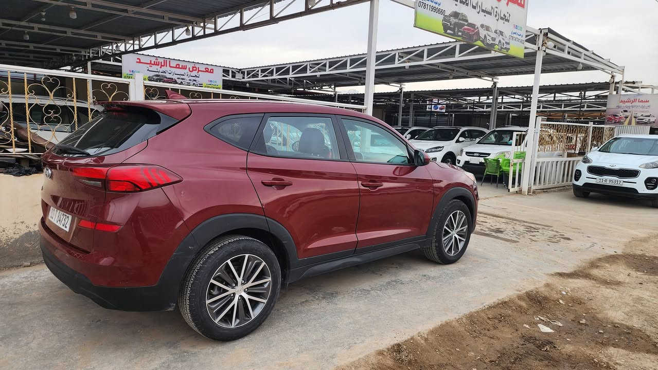 توسان موديل ١٩. امريكي. صبغ بنيد. السعر ١٤٣ هاتف ***********
