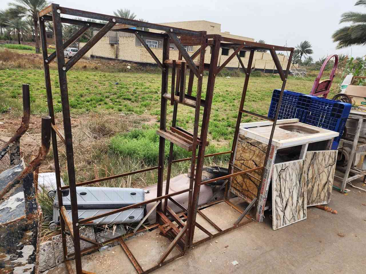 ميزحديد ثقيل  عرض١٢٠سم طول ٢٤٠سم ب٨٥
رف حديد او ميز حديد طول ٤٣٠سم وعرض متر وارتفاع ٣متر ب١٦٥
ميز ٢٥٠سم في ٦٠سم ب٣٥
ميز١٦٥سم في ٤٥ ب٢٥
ميز طعام تركي سطح كزاز ب٢٥
سكيبات خشب بالفين 
رفوف تركيه ١٢٠سم في ٢م ب٤٥
رف تركي ١٢٠سم في مترونص ب٣٠
ميز مكتب تركي ب٥٥
المسيب حي المعلمين٣ طريق سيد ابراهيم بعد السكه بكيلوين تقريبا بعد اسلاك الضغط العالي ب٢٠٠م 
بيت على جهة اليمنى
***********
يرجى الاتصال قبل المجيء
