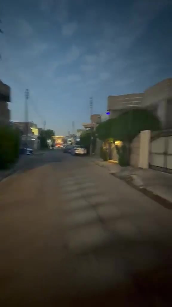 ## 🏠 منزل للبيع في حي الجهاد (مربع الطائي) 🏢 ✨
فرصة مميزة لامتلاك منزل بموقع استراتيجي وهادئ في **حي الجهاد / مربع الطائي** 📍. البيت ببناء وتصميم عملي، يحتاج فقط إلى لمسات وترتيبات بسيطة ليكون جاهزاً تماماً للسكن
### 📌 تفاصيل العقار:
 * 📐 **المساحة:** 90 متر مربع.
 * 🚪 **المداخل:** يحتوي البيت على **مدخلين منفصلين** (يوفر مرونة عالية وخصوصية تامة).
 * 🛏️ **غرف النوم:** غرفة نوم واسعة ومريحة.
 * 🛋️ **الصالات:** صالة استقبال مريحة للعائلة.
 * 🍳 **المطبخ:** مطبخ عملي وجاهز.
 * 🚾 **الخدمات:** يحتوي على **مجموعتين صحيتين (خدمات عدد 2)**.
### ✨ مميزات إضافية:
 * 📍 **الموقع:** يقع في حي الجهاد (مربع الطائي)، منطقة مخدومة بالكامل وقريبة من المرافق الأساسية.
 * 🔧 **حالة البيت:** البنية التحتية ممتازة، ويحتاج فقط إلى **ترتيبات وتعديلات بسيطة**.
 * 📐 **التصميم:** استغلال ذكي وممتاز للمساحة المتاحة.
### 📞 للاستفسار والمعاينة:
للمزيد من المعلومات، أو لترتيب موعد لمشاهدة البيت على أرض الواقع، يرجى مراسلتنا عبر رسائل الصفحة أو الاتصال بنا:
⛺ **مكتب أبواب الخير للعقارات** 🌟
📱 **واتساب / اتصال:**
***********
***********
📍 **العنوان:** بغداد - حي الجهاد - مربع الطائي.
*أهلاً وسهلاً بكم، يسعدنا خدمتكم دائماً!* 👋✨
