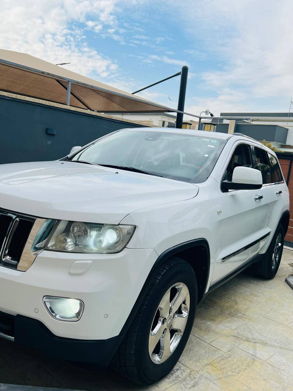 جيب موديل 2013 (   خليجي  ) مكفولة كفالة عامة
رقم بغداد تحويل ثاني يوم 

فول مواصفات لمتد

فورويل

 حجم المحرك : 6سلندر 3600  

ماوس وضعيات قياده الفور ويل 

جكات 3وضعيات

 فتحة بانوراما  

*غرفه السياره عسلي 

بصمه  

كشنات الاماميه كهرباء

حساسات خلفية وامامية وجانبيه

تشغيل عن بعد   

تحكمات ستيرن فول

مكان ديالى سد حمرين

السعر 215 وبيها مجال

***********مكلف بالنشر اتصل بالرقم
